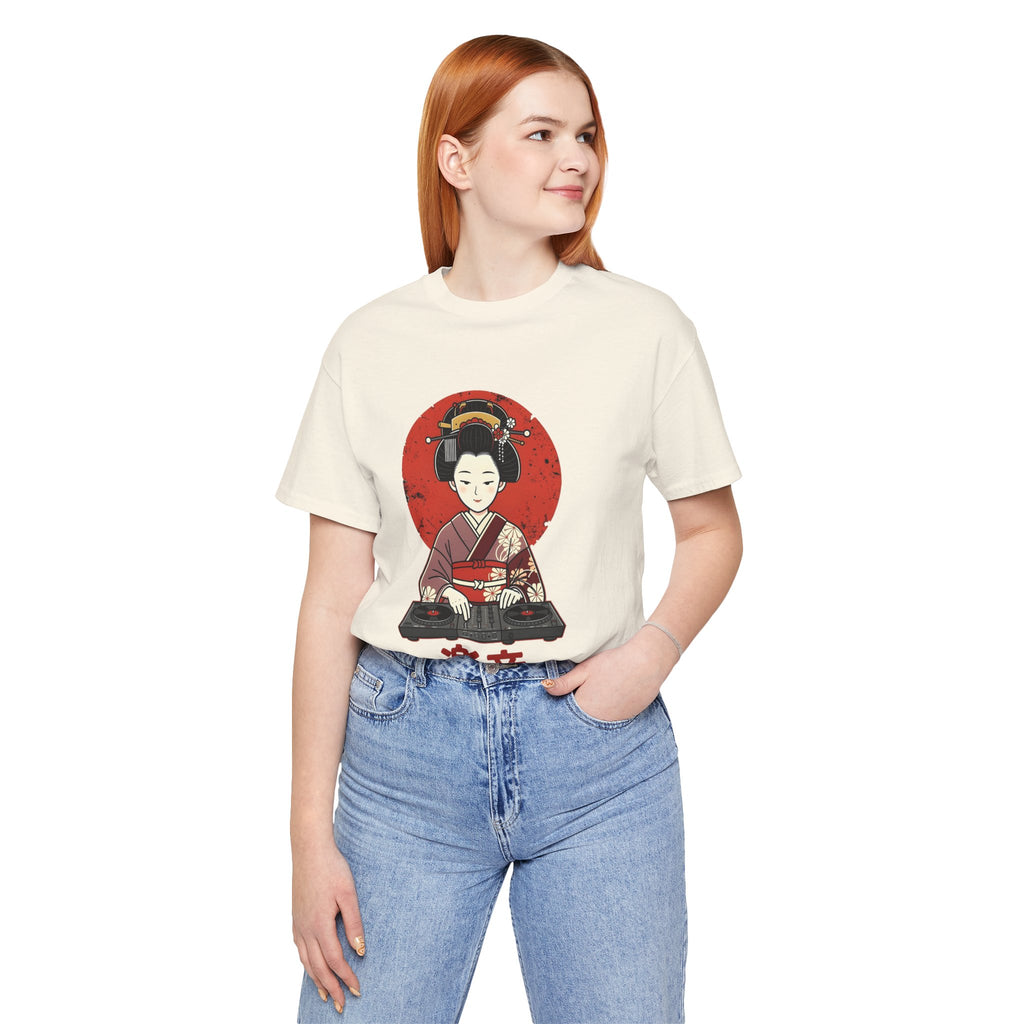 Geisha DJ T-Shirt — Japanese Vinyl Turntable Tee with '楽音' (Music) Design