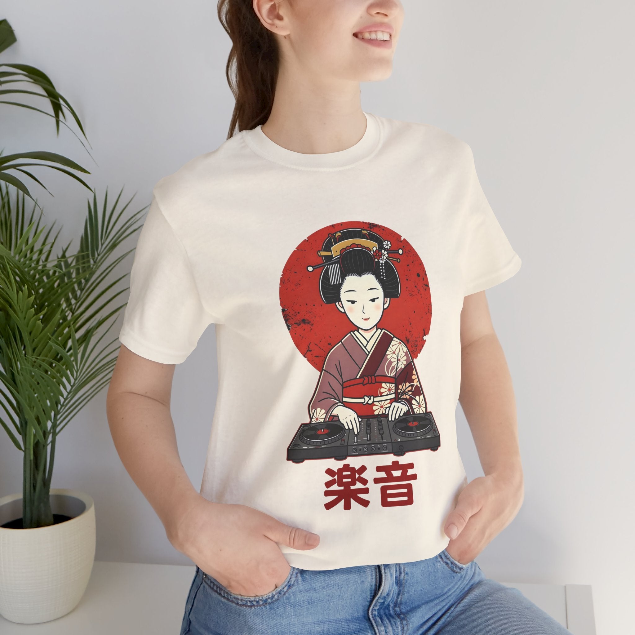 Geisha DJ T-Shirt — Japanese Vinyl Turntable Tee with '楽音' (Music) Design