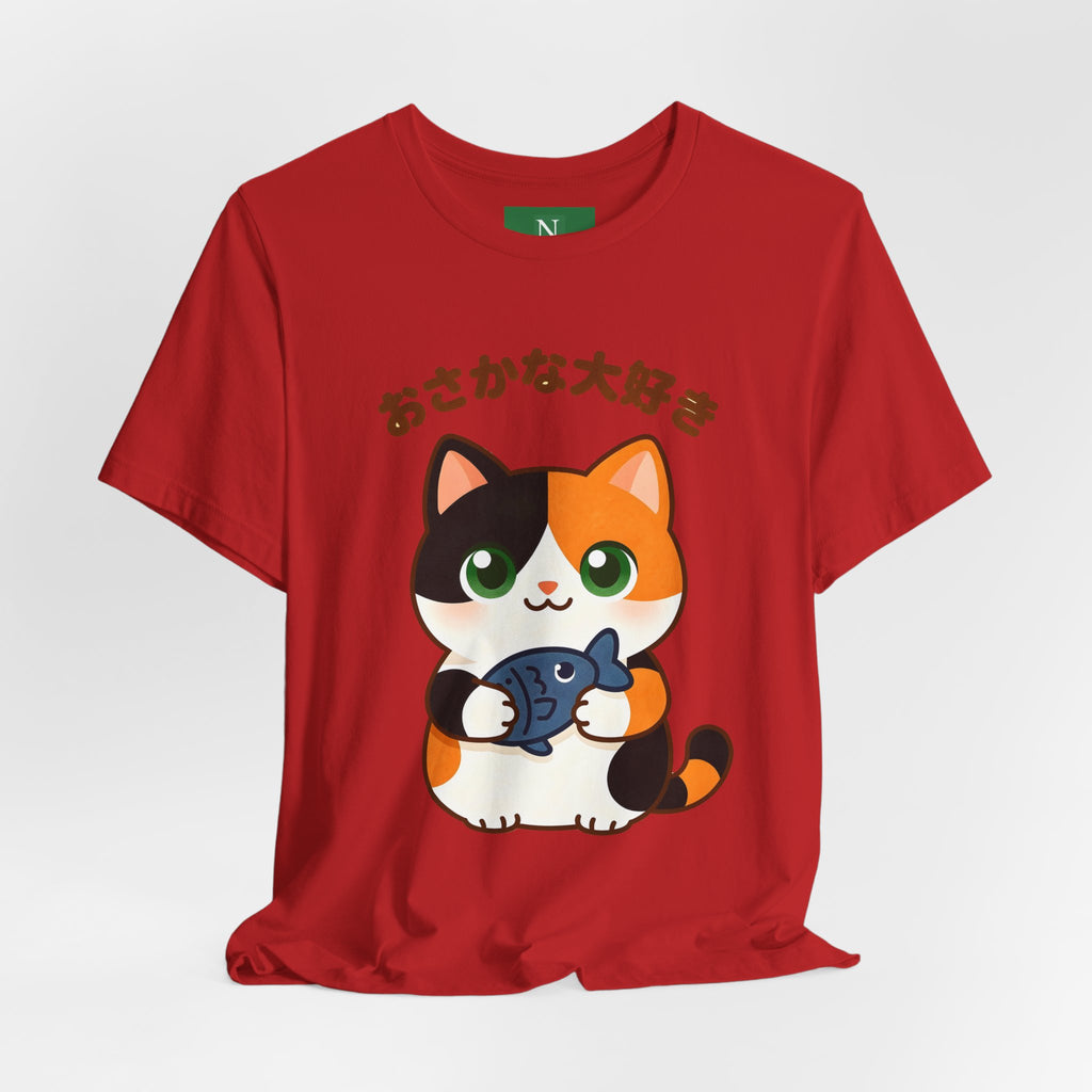 Cat Lover Tee – Cute Calico Cat Holding Fish with Japanese Text (おさかな大好き)