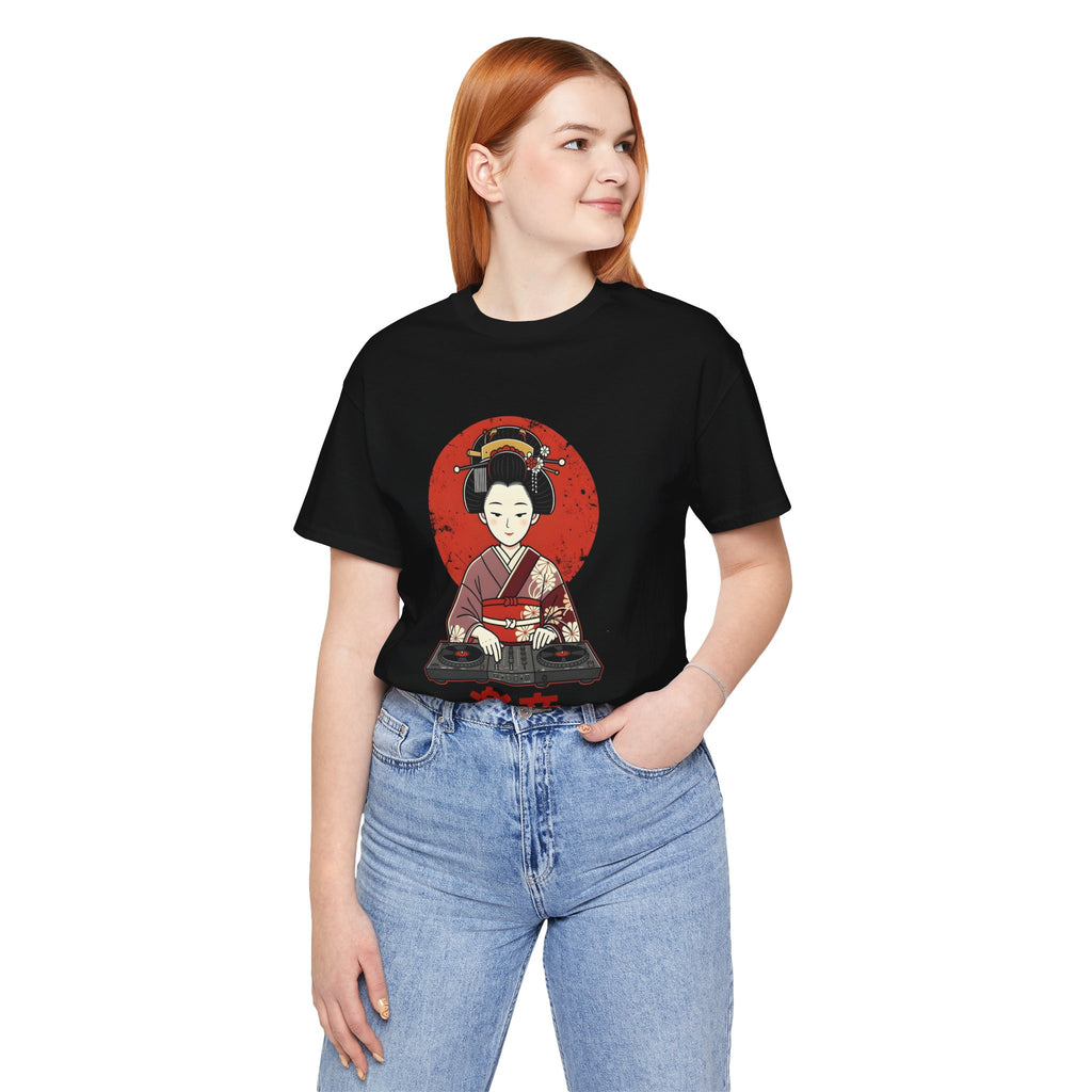 Geisha DJ T-Shirt — Japanese Vinyl Turntable Tee with '楽音' (Music) Design