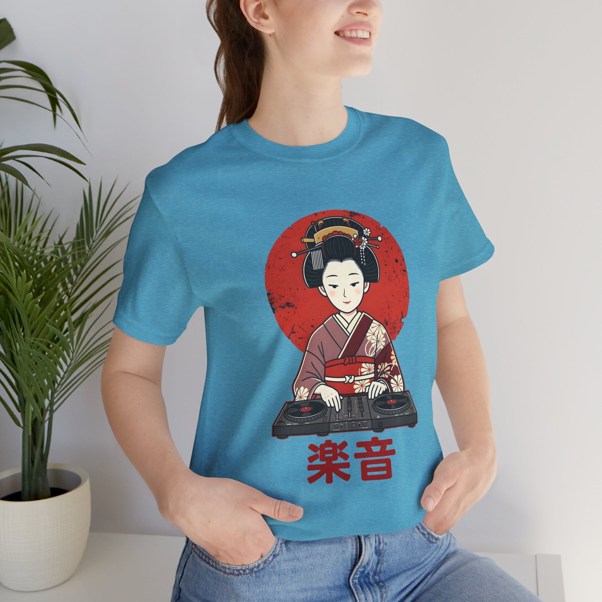 Geisha DJ T-Shirt — Japanese Vinyl Turntable Tee with '楽音' (Music) Design