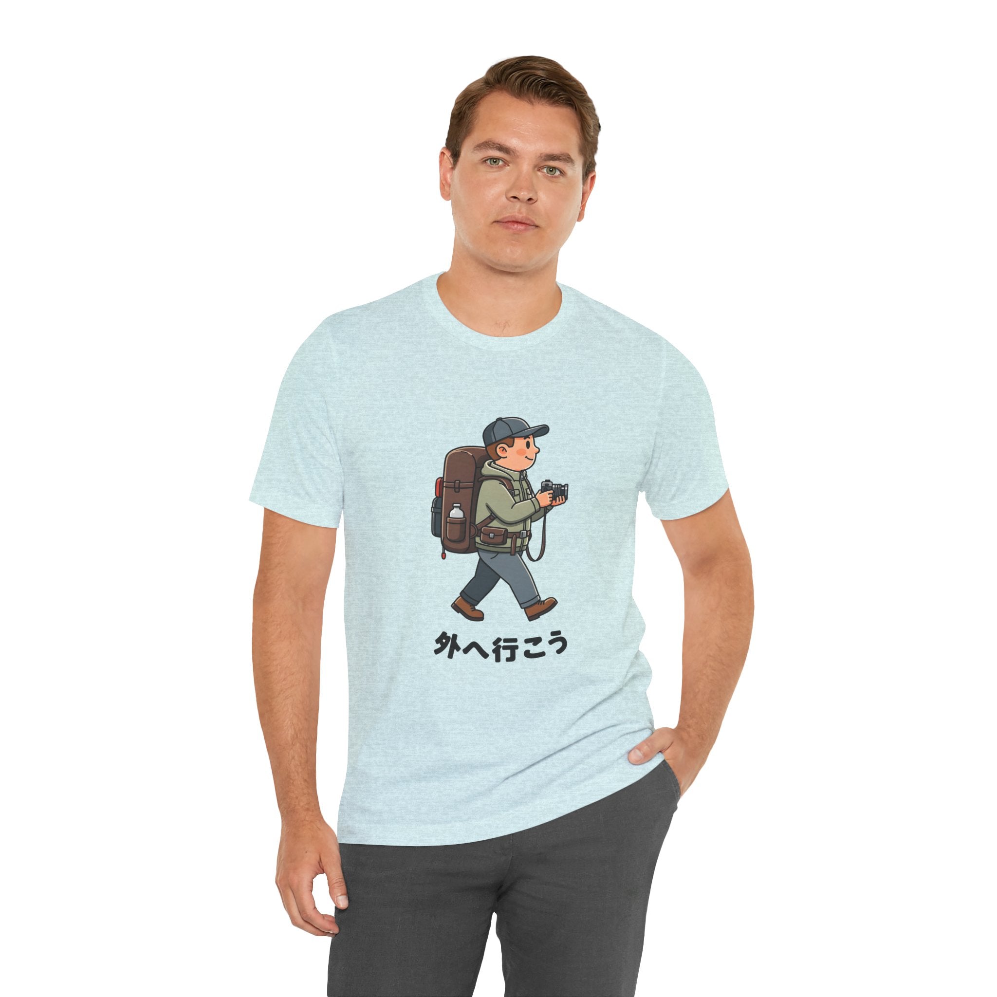 Adventure Photographer Tee — Japanese “外へ行こう” Hiker Graphic T-Shirt
