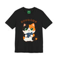 Cat Lover Tee – Cute Calico Cat Holding Fish with Japanese Text (おさかな大好き)