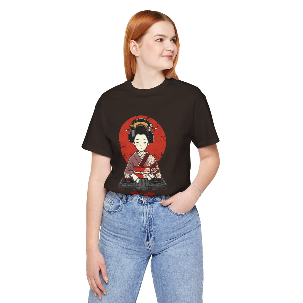 Geisha DJ T-Shirt — Japanese Vinyl Turntable Tee with '楽音' (Music) Design