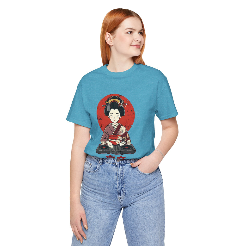 Geisha DJ T-Shirt — Japanese Vinyl Turntable Tee with '楽音' (Music) Design
