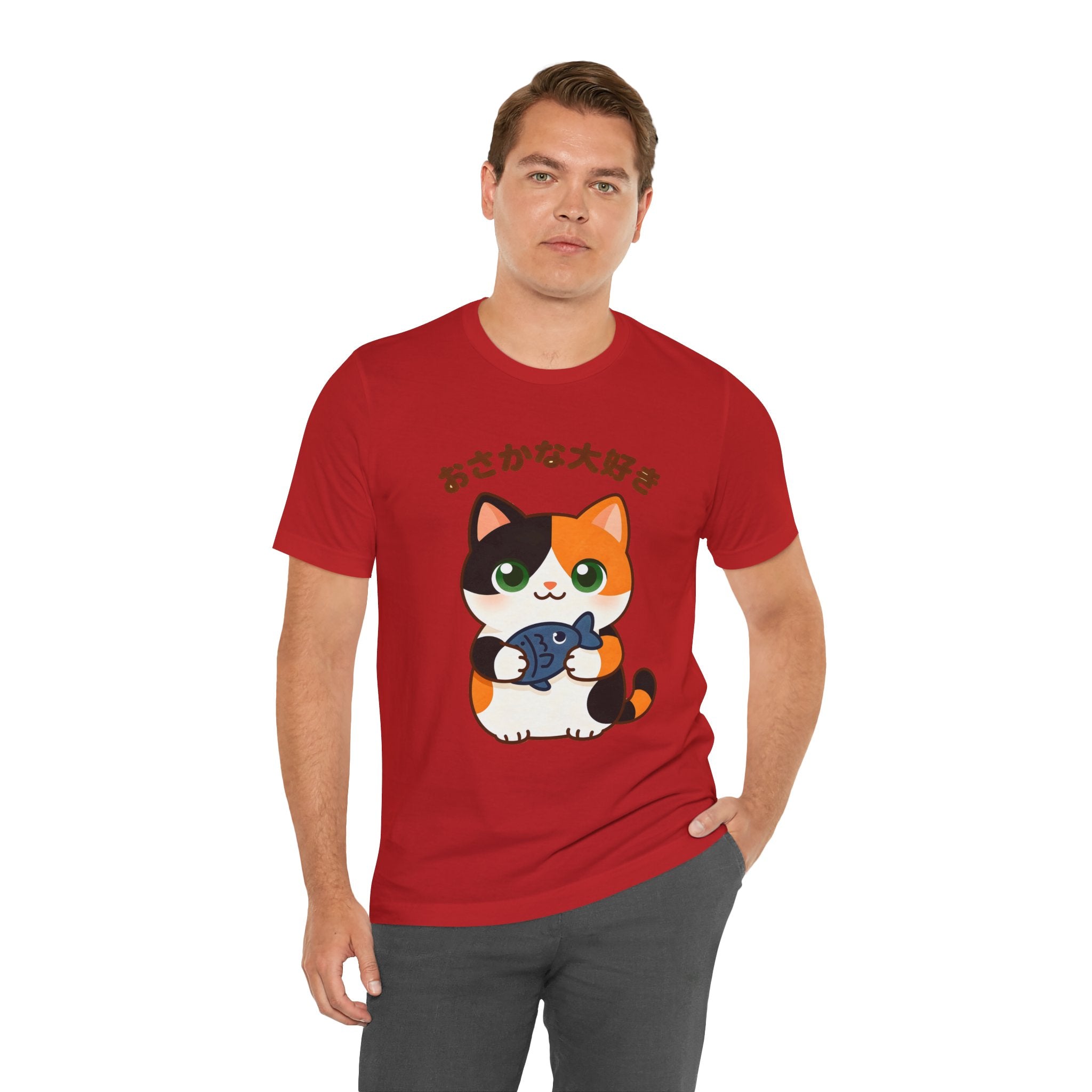 Cat Lover Tee – Cute Calico Cat Holding Fish with Japanese Text (おさかな大好き)
