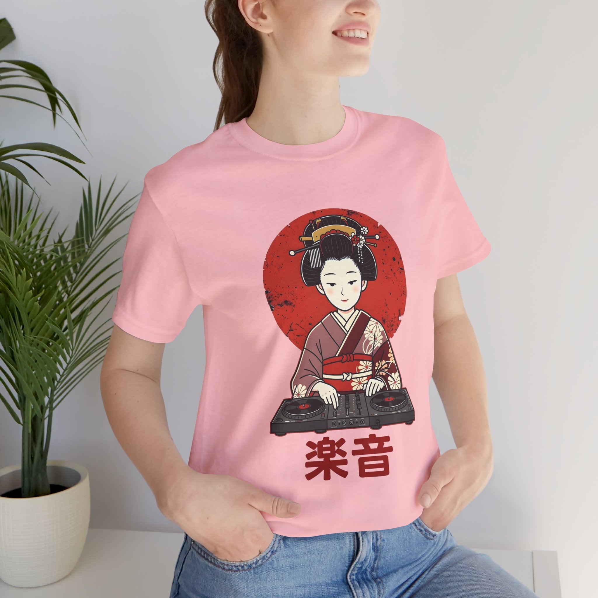 Geisha DJ T-Shirt — Japanese Vinyl Turntable Tee with '楽音' (Music) Design